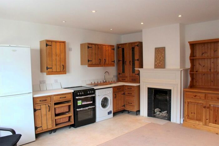 1 Bedroom Flat To Rent In Churchfield Road, Chalfont St Peter, SL9