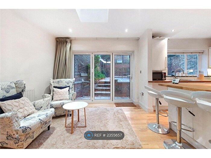2 Bedroom Flat To Rent In Packington Street, London, N1