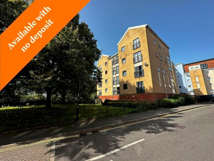 3 Bedroom Apartment To Rent In White Star Place, Southampton, SO14