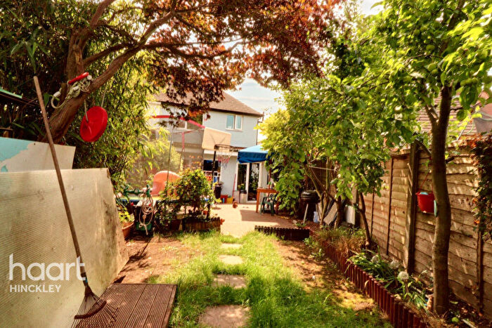 3 Bedroom Semi-Detached House For Sale In Strathmore Road, Hinckley, LE10