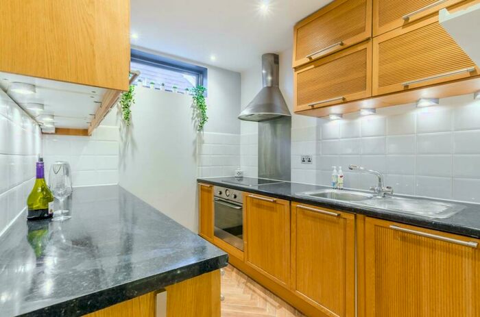 2 Bedroom Flat To Rent In Auckland Road, Crystal Palace, London, SE19