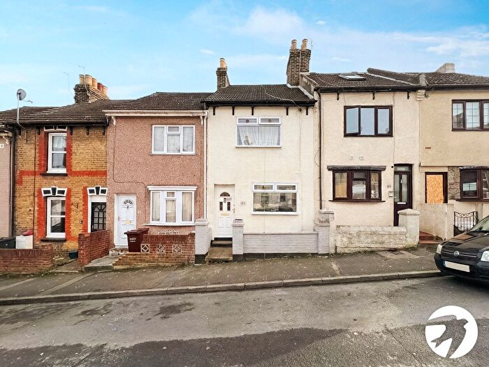 3 Bedroom Terraced House For Sale In Albany Road, Chatham, ME4