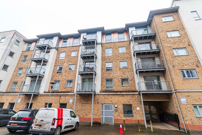 2 Bedroom Flat To Rent In Brand House, Coombe Way, Farnborough, GU14