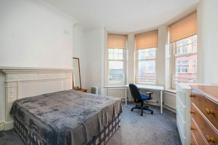 2 Bedroom Flat To Rent In Torrington Place, Bloomsbury, London, WC1E