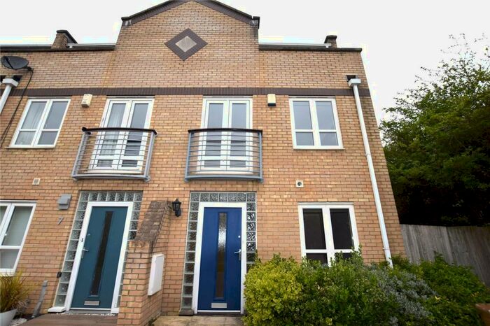 4 Bedroom End Of Terrace House To Rent In Wren Way, Bicester, Oxfordshire, OX26