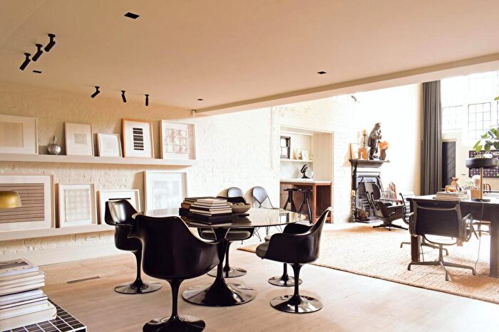 3 Bedroom Maisonette For Sale In London, SE11 - Photo 3