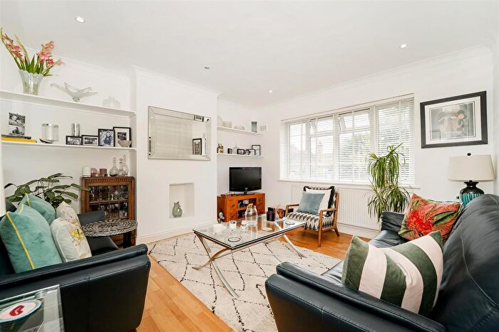 2 Bedroom Flat For Sale In Holyoake Court, Ealing, W5