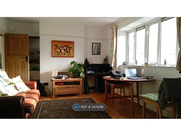 Studio To Rent In Millstream House, London, SE16