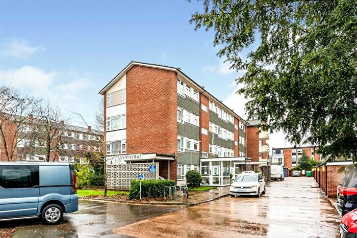 Flat To Rent In Hulse Road, Southampton, Hampshire, SO15