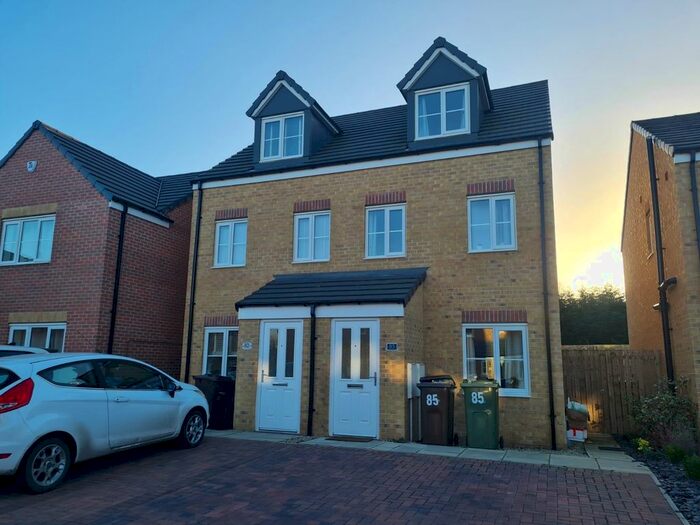 3 Bedroom Property To Rent In Friarwood Avenue, Pontefract, WF8