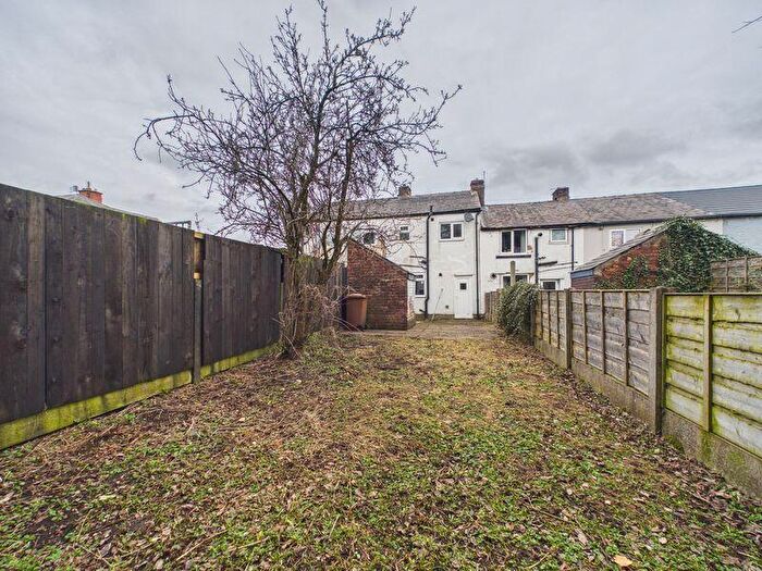 2 Bedroom Cottage For Sale In Birchwood Road, Middleton, Manchester, M24