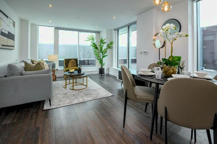 2 Bedroom Apartment To Rent In Centenary Plaza, Southampton, Hampshire, SO19