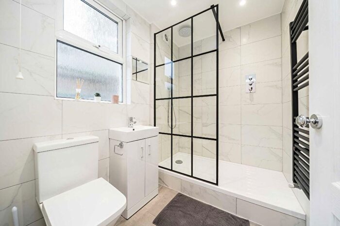 1 Bedroom Flat For Sale In Holly Road, Twickenham, TW1
