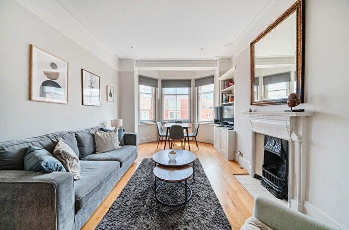 1 Bedroom Apartment To Rent In Bed Flat To Rent In Fulham Road, Chelsea, SW10