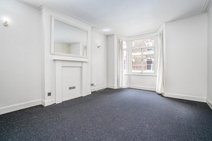 1 Bedroom Apartment To Rent In Waterloo Terrace, London, N1