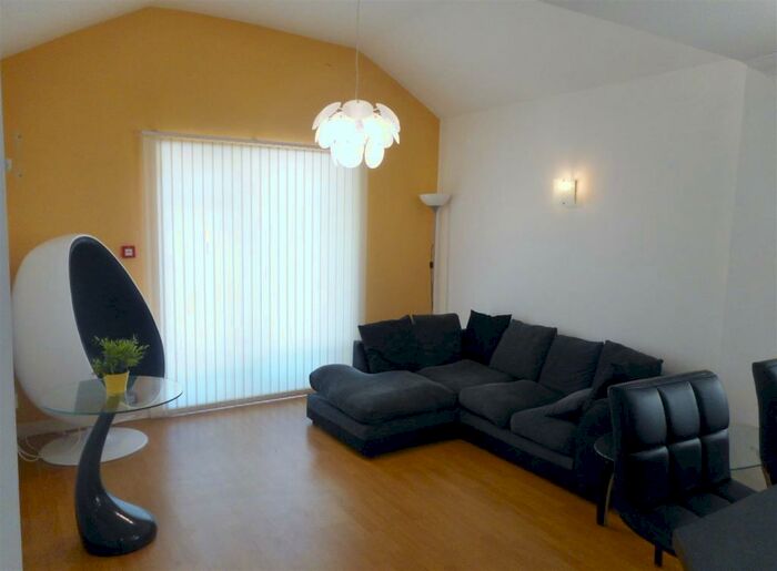 3 Bedroom Flat To Rent In Richmond Road, Cardiff, CF24