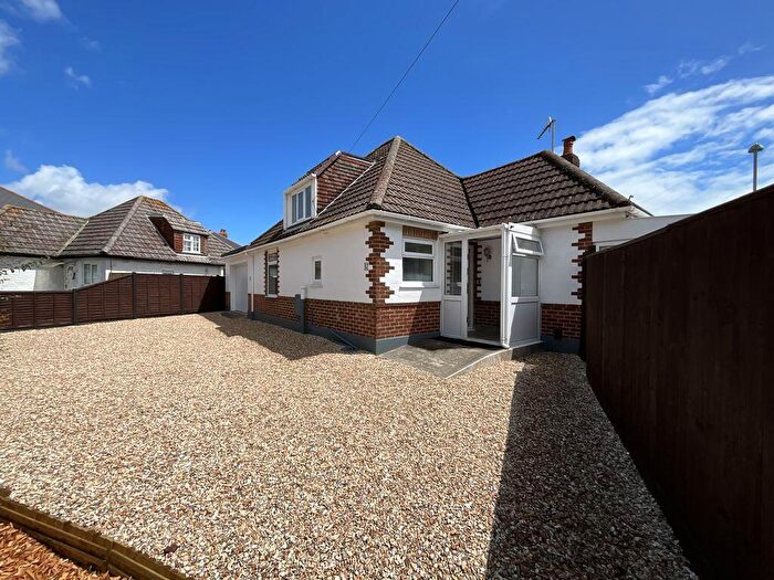 3 Bedroom Chalet To Rent In Christchurch, BH23