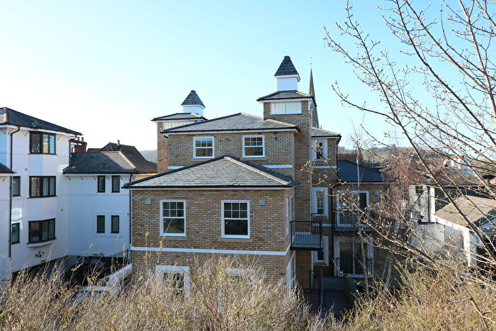 2 Bedroom Penthouse To Rent In Lyons Court, Dorking, RH4