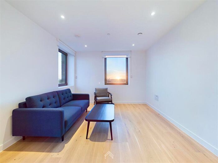 2 Bedroom Flat To Rent In Station Road, London, N17
