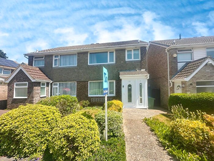 3 Bedroom Semi-Detached House For Sale In Greyshott Avenue, Fareham, PO14