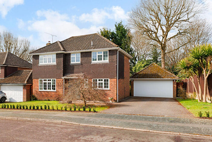 4 Bedroom Detached House For Sale In Turpins Rise, Windlesham, GU20