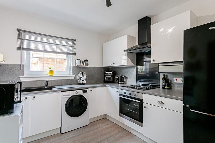 2 Bedroom Flat For Sale In Sheriff Bank, Edinburgh, EH6