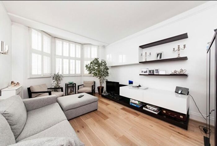 2 Bedroom Flat To Rent In Chiltern Street, Marylebone, London, W1U