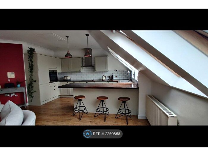 2 Bedroom Flat To Rent In Turlow Court, Leeds, LS9