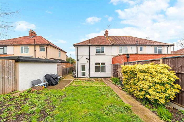 3 Bedroom Detached House To Rent In Broadwater Road, London, SW17