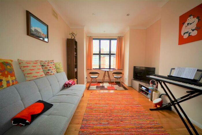 2 Bedroom Maisonette To Rent In Leslie Road, East Finchley, N2