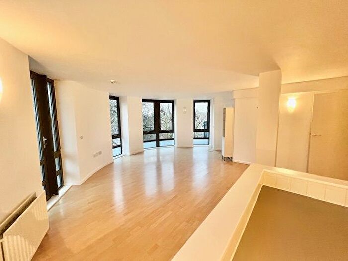 2 Bedroom Flat To Rent In Ashfield Court, Clapham Road, London, SW9