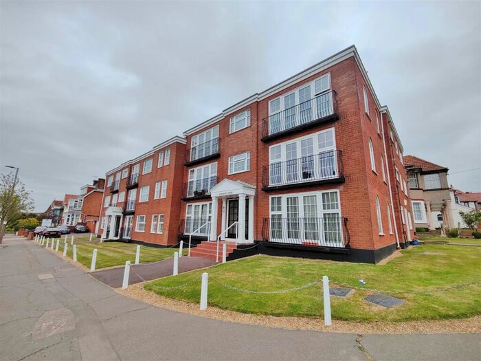 2 Bedroom Flat To Rent In Kingsgate Court, Kings Road, Westcliff On Sea, SS0