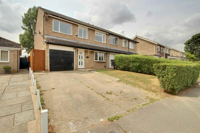 4 Bedroom Semi-Detached House To Rent In Longfellow Drive, Newport Pagnell, MK16