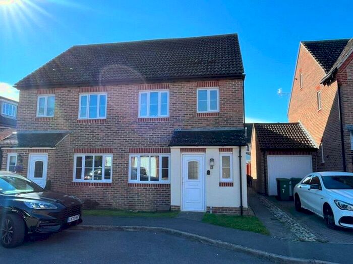 3 Bedroom Semi-Detached House To Rent In Aspen Close, Littlehampton, West Sussex, BN17