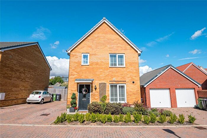 3 Bedroom Detached House For Sale In Kingfisher Street, Great Wakering, Essex, SS3