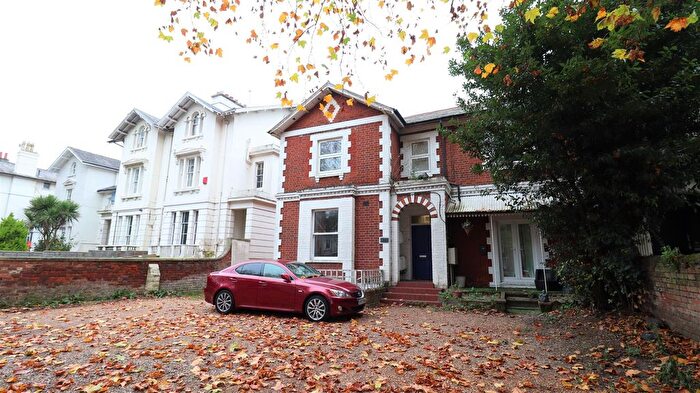 3 Bedroom Flat To Rent In London Road, Reading, Berkshire, RG1