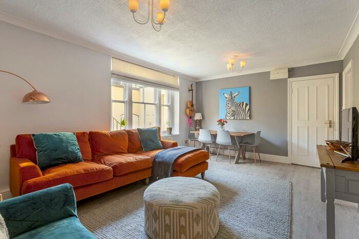 2 Bedroom Flat To Rent In Bath Road Cheltenham, GL53