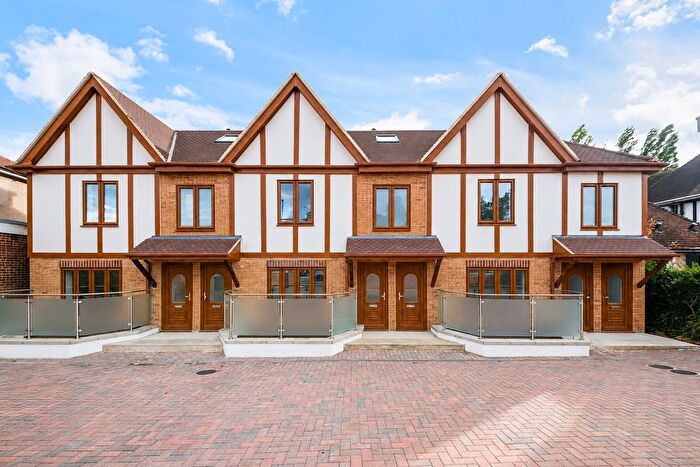 2 Bedroom Flat For Sale In Ruislip Road, Greenford, UB6