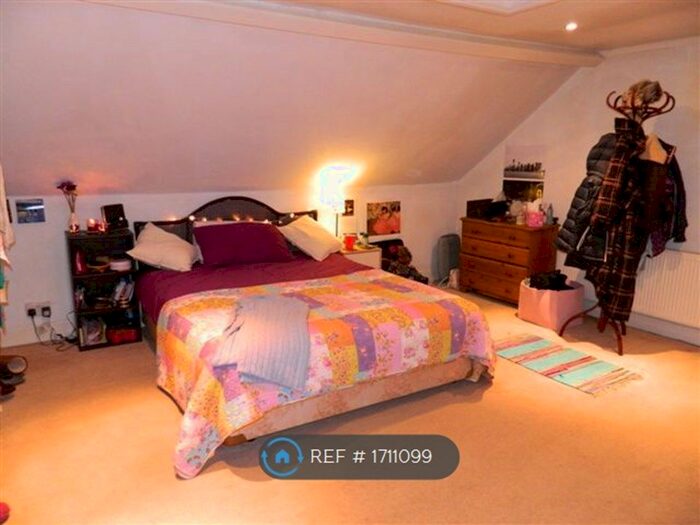 4 Bedroom Terraced House To Rent In Well Street, Exeter, EX4
