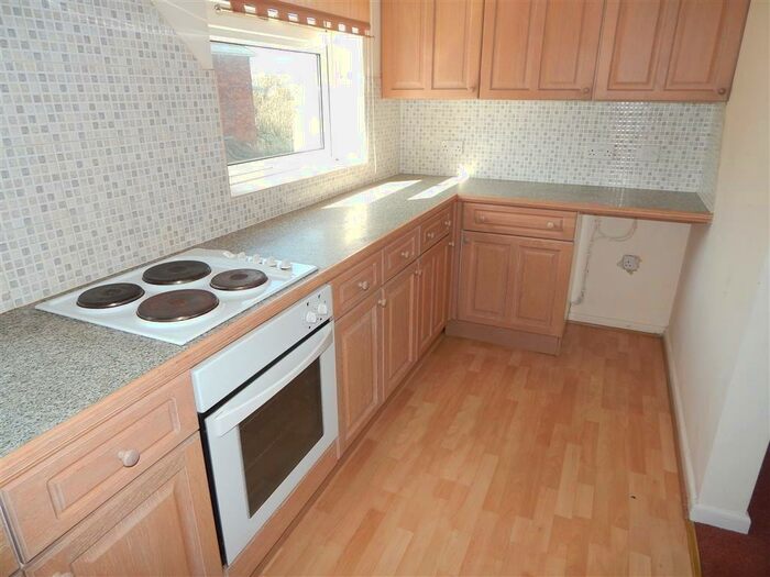 2 Bedroom Flat To Rent In Elm Court Elm Grove Road, Salisbury, Wiltshire, SP1