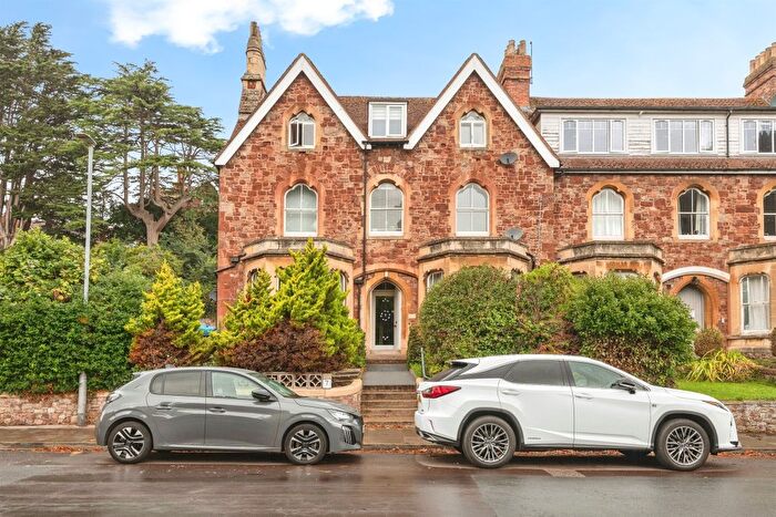 3 Bedroom Flat For Sale In Blenheim Road, Minehead, TA24