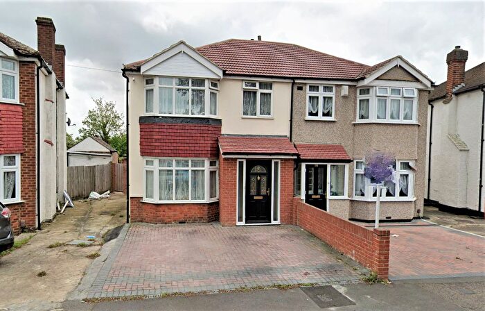 3 Bedroom Semi Detached House To Rent In Fairholme Crescent, Hayes, UB4