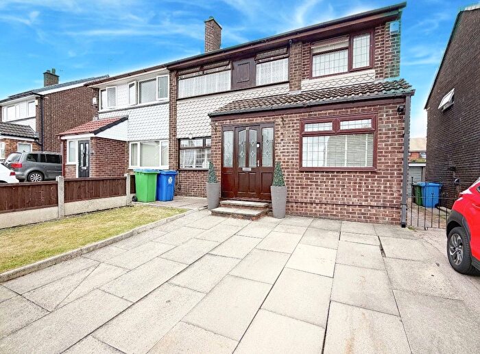 4 Bedroom Semi Detached House For Sale In Higher Lomax Lane, Heywood, Greater Manchester, OL10