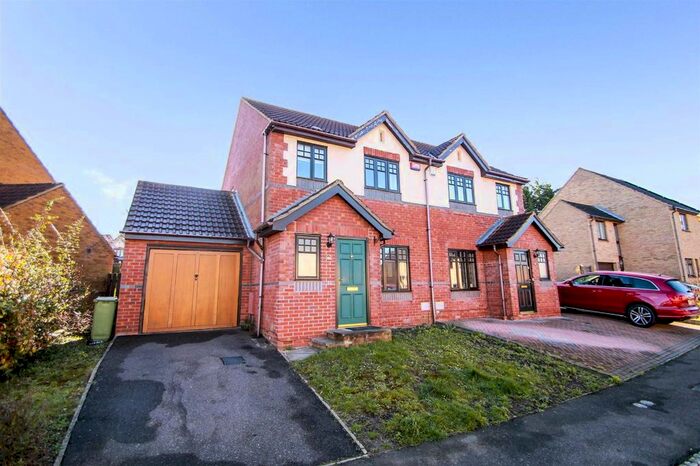 3 Bedroom Semi-Detached House To Rent In Lowndes Grove, Shenley Church End, Milton Keynes, MK5