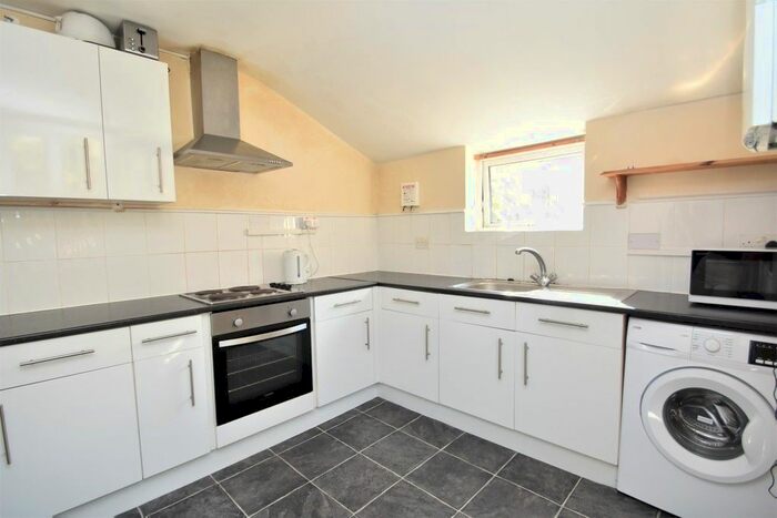 5 Bedroom End Of Terrace House To Rent In Harold Road, Southsea, PO4