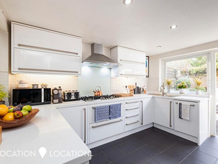 2 Bedroom Flat To Rent In Heysham Road, London, N15