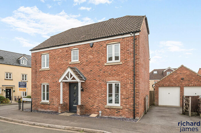 4 Bedroom Detached House For Sale In White Eagle Road, Haydon End, Swindon, SN25