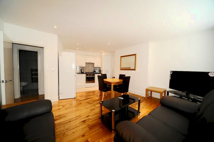 3 Bedroom Flat To Rent In Cromwell Road, London, SW7