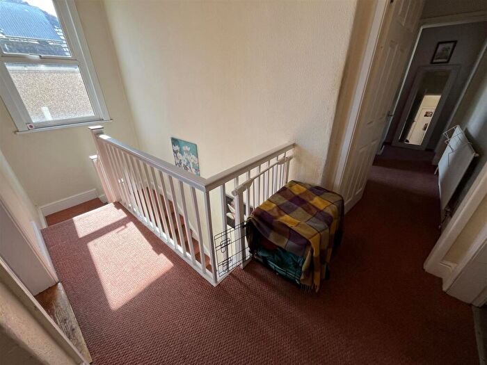 3 Bedroom Flat For Sale In Dundonald Road, Colwyn Bay, LL29