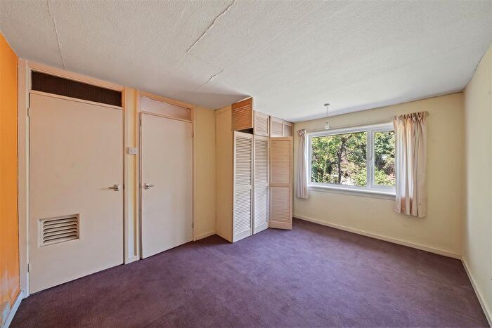 2 Bedroom Maisonette For Sale In Albert Road, London, SE25